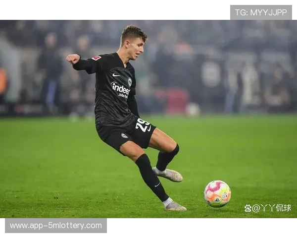 法兰克福3-0门兴终结九场不胜，20岁新星巴霍亚两度助攻