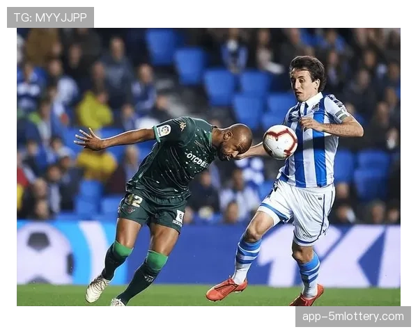 突发：贝蒂斯中场核心费基尔比赛中无对抗倒地，被担架抬离场。