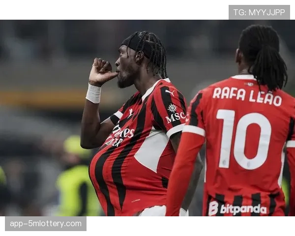 米兰德比第23分钟，莱奥内切爆射破门，AC米兰1-0领先